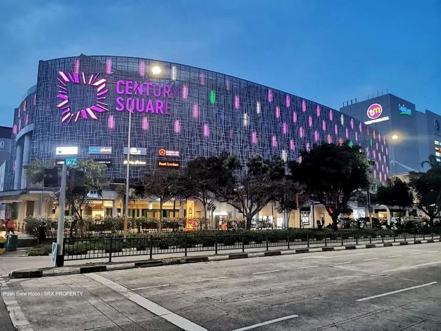 Century Square (D18), Retail #614604911